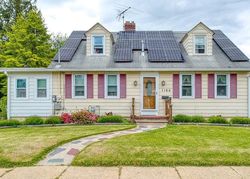 Pre-foreclosure in  NEW PEAR ST Vineland, NJ 08360