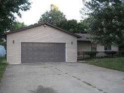 Pre-foreclosure in  GREEN VALLEY PKWY Elkhart, IN 46517