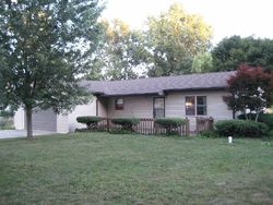 Pre-foreclosure in  GREEN VALLEY PKWY Elkhart, IN 46517