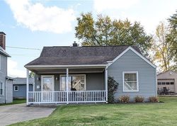 Pre-foreclosure in  MAPLEWOOD AVE Struthers, OH 44471