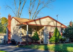 Pre-foreclosure in  MAPLE AVE Rahway, NJ 07065