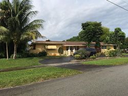 Pre-foreclosure in  W CHAMINADE DR Hollywood, FL 33021