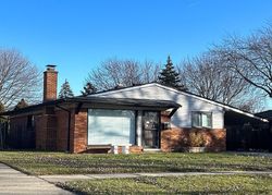 Pre-foreclosure in  BRIAR LN Saint Clair Shores, MI 48082