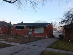 Pre-foreclosure in  BECK AVE Eastpointe, MI 48021