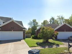 Pre-foreclosure in  VILLAGE GATE CT Louisville, KY 40291