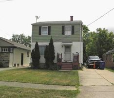 Pre-foreclosure in  E 147TH ST Cleveland, OH 44128