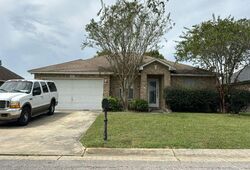 Pre-foreclosure in  DECK LN Pensacola, FL 32526
