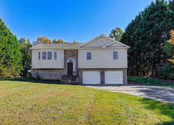 Pre-foreclosure in  OAKMONT LN Hickory, NC 28602