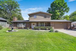 Pre-foreclosure Listing in GOLFVIEW DR URBANA, IL 61801