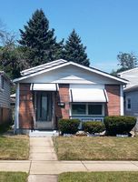 Pre-foreclosure in  S COMMERCIAL AVE Chicago, IL 60617