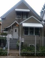 Pre-foreclosure in  N AVERS AVE Chicago, IL 60651