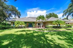 Pre-foreclosure in  SE HERITAGE OAKS LN Jupiter, FL 33469