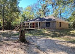 Pre-foreclosure in  RIFLE RANGE RD Wetumpka, AL 36093