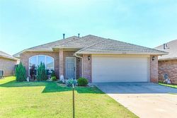 Pre-foreclosure in  FAWN RUN XING Norman, OK 73071