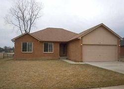 Pre-foreclosure in  DANTE DR Macomb, MI 48042