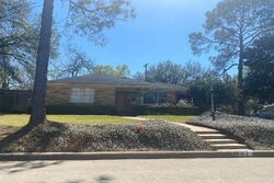 Pre-foreclosure in  BROADMEAD DR Houston, TX 77025