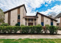 Pre-foreclosure in  STONEY WOOD DR Houston, TX 77082