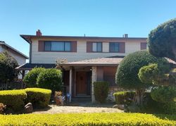 Pre-foreclosure in  OAKWOOD DR Santa Clara, CA 95054