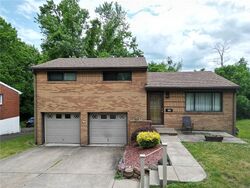 Pre-foreclosure in  FIRETHORNE DR Monroeville, PA 15146