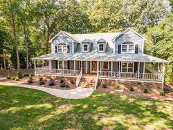 Pre-foreclosure in  QUEENS COVE RD Mooresville, NC 28117
