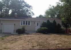 Pre-foreclosure in  DOVECOTE LN Central Islip, NY 11722