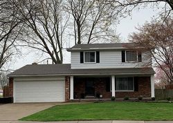 Pre-foreclosure in  CANTERBURY DR Sterling Heights, MI 48312