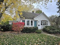 Pre-foreclosure in  N BUTTERFIELD RD Libertyville, IL 60048