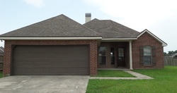 Pre-foreclosure in  COUNTRY MILE DR Youngsville, LA 70592