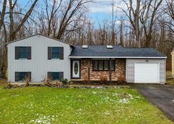 Pre-foreclosure Listing in LAKESHORE RD CICERO, NY 13039