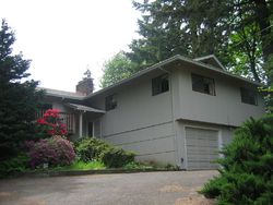 Pre-foreclosure in  SE FOREST HILL DR Damascus, OR 97089