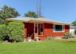 Pre-foreclosure in  SE BUSH ST Portland, OR 97236