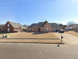 Pre-foreclosure in  GREENCLIFF DR Southaven, MS 38671
