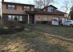Pre-foreclosure Listing in WOODBURY RD HAUPPAUGE, NY 11788