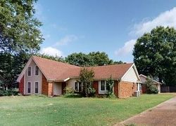 Pre-foreclosure in  RIVER BEND DR Germantown, TN 38138