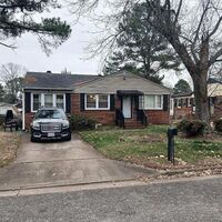 Pre-foreclosure in  LYNDON CIR Newport News, VA 23605
