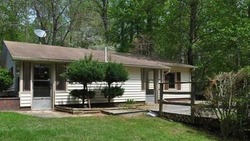 Pre-foreclosure in  HONEYSUCKLE LN Louisa, VA 23093