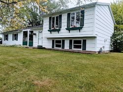 Pre-foreclosure in  DRUMCLIFF WAY Rochester, NY 14612