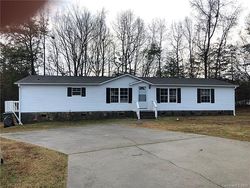 Pre-foreclosure Listing in LAUREN MARIE CT GASTONIA, NC 28052