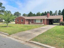 Pre-foreclosure in  EAST HORNE AVE Farmville, NC 27828