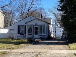 Pre-foreclosure in  KENT RD Royal Oak, MI 48073