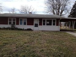 Pre-foreclosure in  W ADAMS DR East Saint Louis, IL 62206