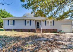 Pre-foreclosure in  MOUNTAIN VIEW RD Taylors, SC 29687