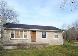 Pre-foreclosure in  W MANSLICK RD Louisville, KY 40272