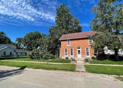 Pre-foreclosure in  N 6TH ST Clinton, IA 52732