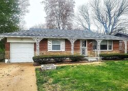 Pre-foreclosure in  LANG DR Saint Louis, MO 63135