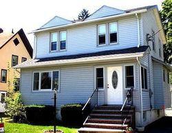 Pre-foreclosure in  BEUCLER PL Bergenfield, NJ 07621