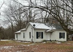 Pre-foreclosure in  VETERANS MEMORIAL DR Staunton, IL 62088