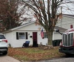 Pre-foreclosure in  SHORT ST Red Bud, IL 62278