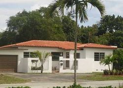 Pre-foreclosure in  NE 6TH AVE Miami, FL 33161