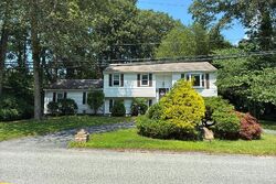 Pre-foreclosure in  S COMSTOCK PKWY Cranston, RI 02921